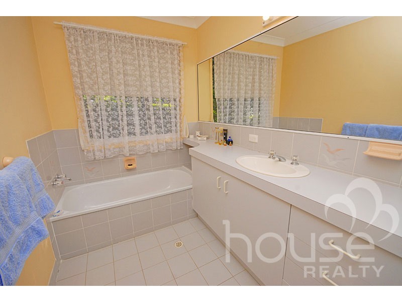 182 College Road, Karana Downs QLD 4306