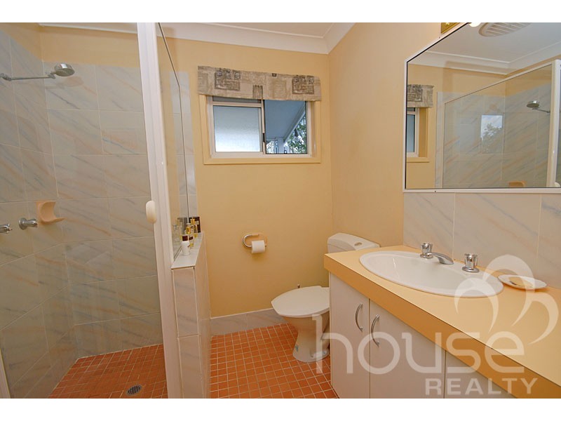 182 College Road, Karana Downs QLD 4306