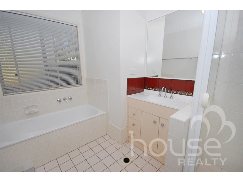 154 College Road, Karana Downs QLD 4306