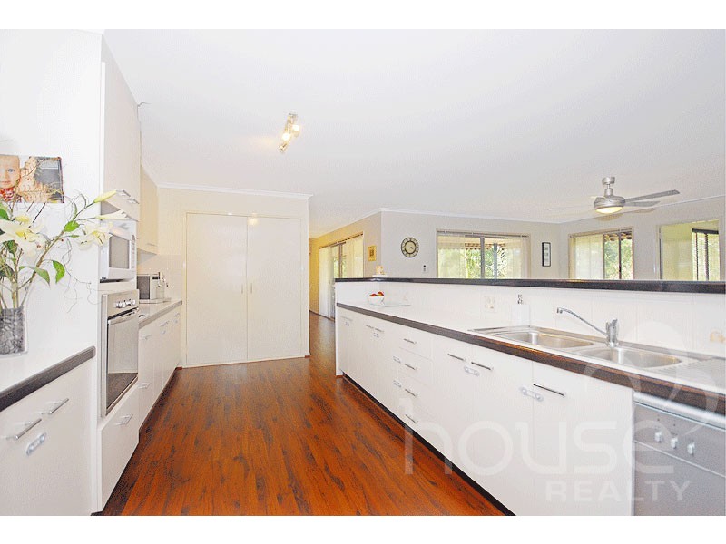 19 St Andrews Drive, Karana Downs QLD 4306