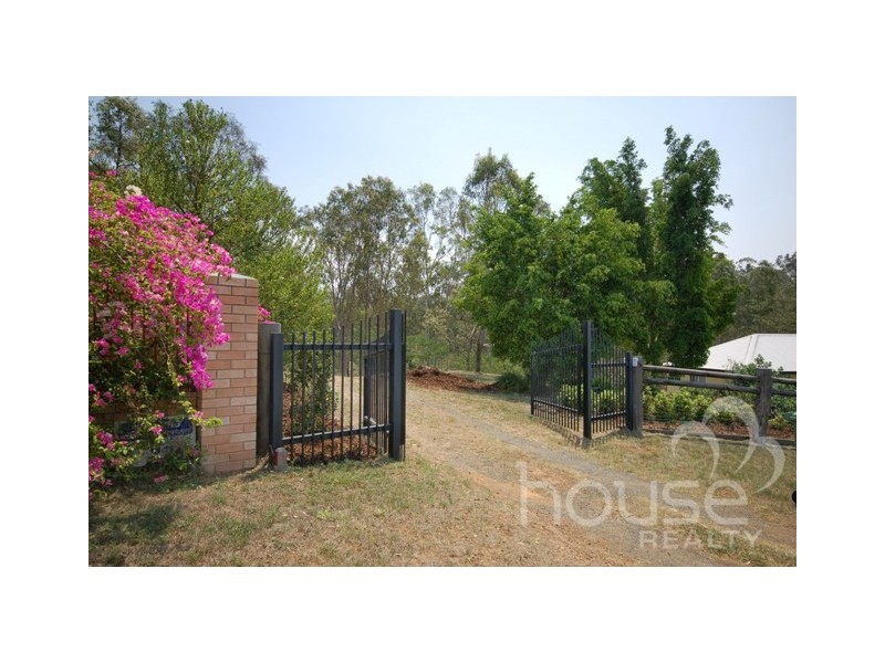 33 Sheepstation Gully Close, Mount Crosby QLD 4306