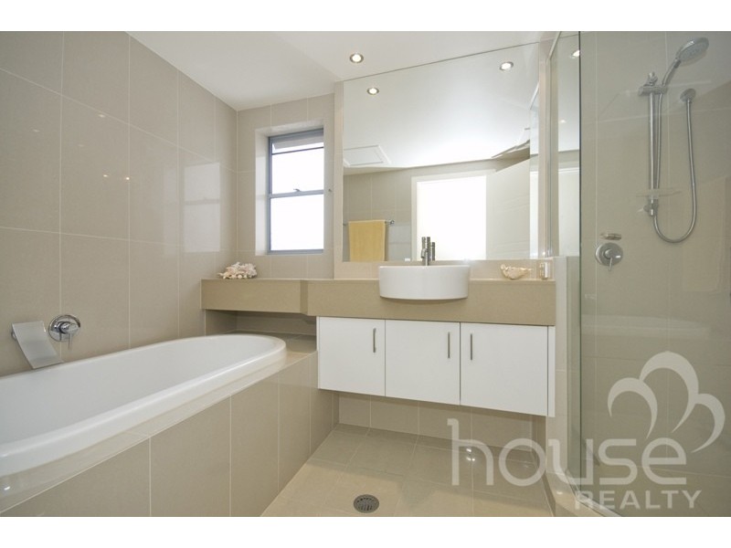 4/52 Underhill Ave, Indooroopilly QLD 4068