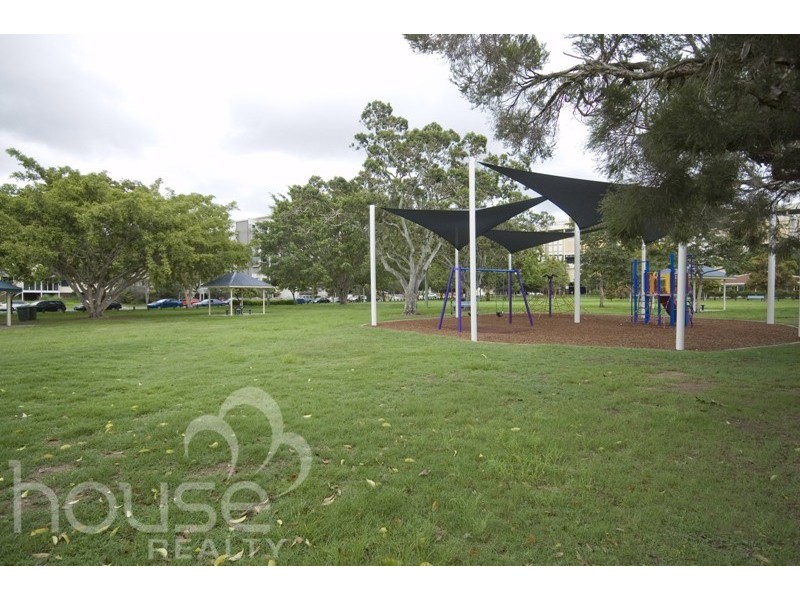 4/52 Underhill Ave, Indooroopilly QLD 4068