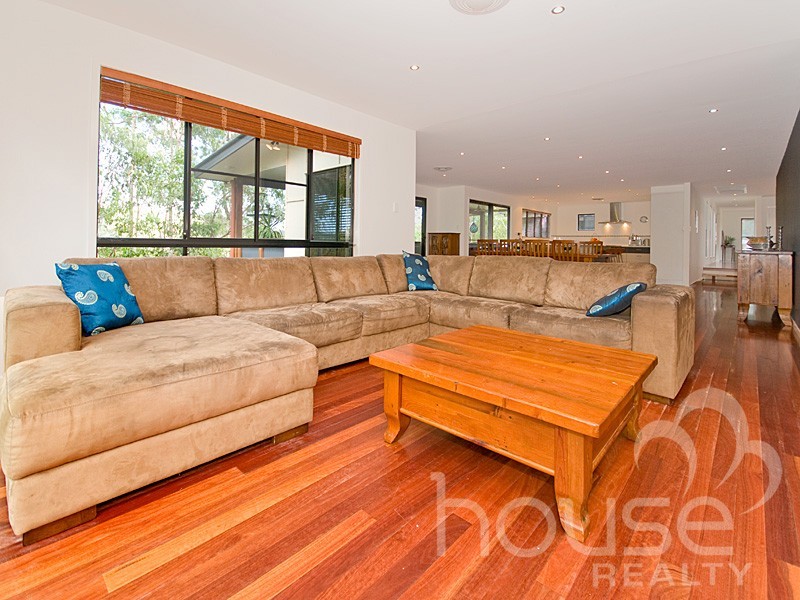 31 Emma Holt Court, Mount Crosby QLD 4306