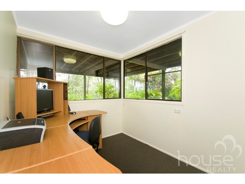 1 Mountain Vista Court, Mount Crosby QLD 4306