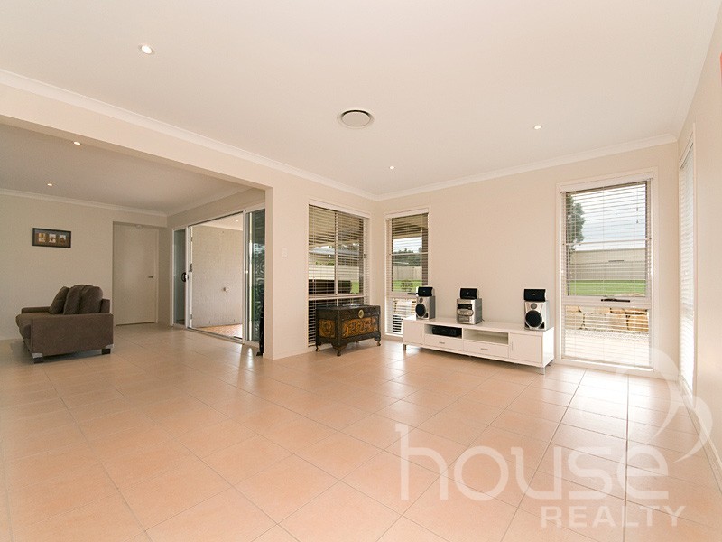 20 President Circle, Karalee QLD 4306