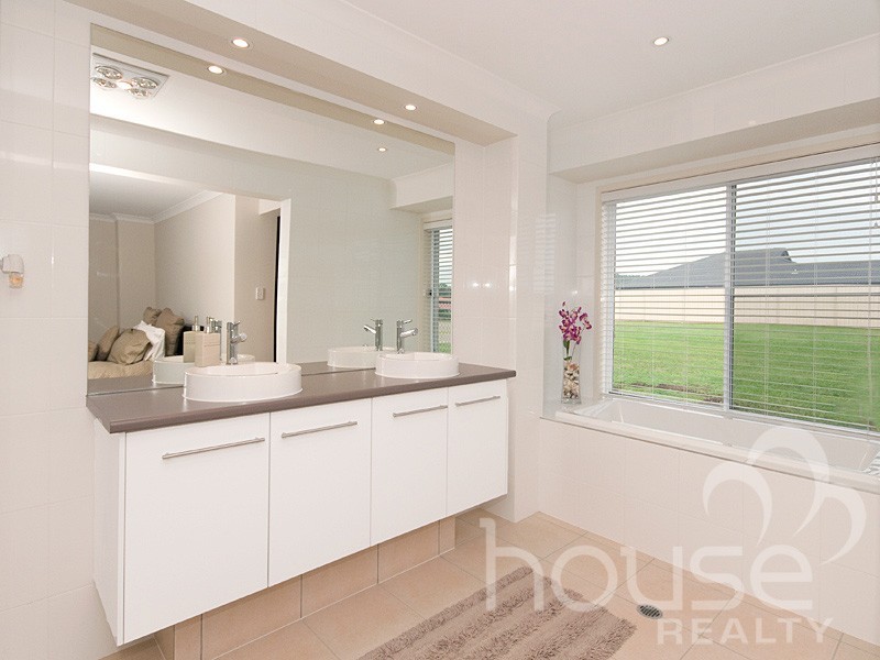 20 President Circle, Karalee QLD 4306