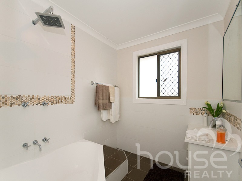 10 Sellars Street, Karana Downs QLD 4306