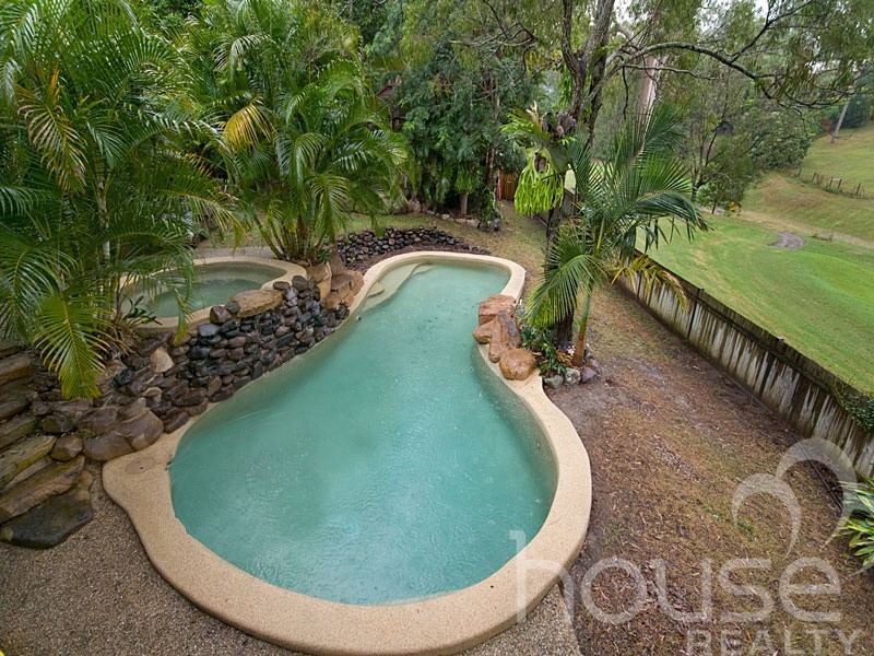 6 Pinehurst Court, Karana Downs QLD 4306