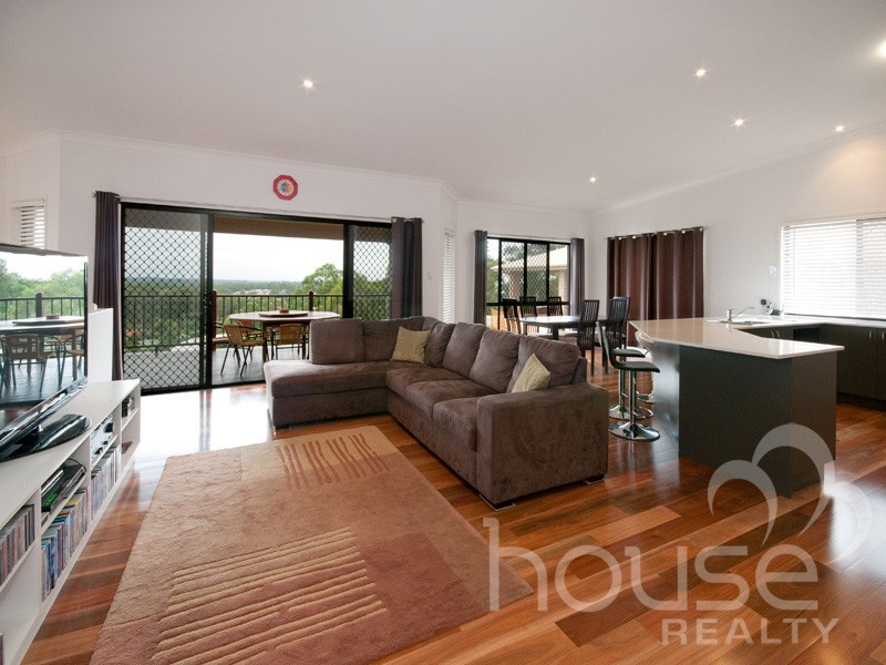 106 Gibson Cresecent, Bellbowrie QLD 4070