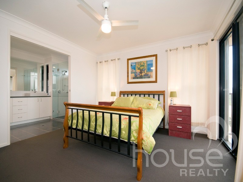 106 Gibson Cresecent, Bellbowrie QLD 4070