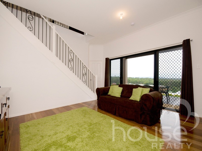106 Gibson Cresecent, Bellbowrie QLD 4070