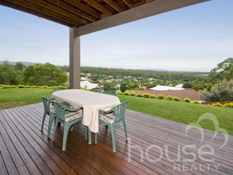 106 Gibson Cresecent, Bellbowrie QLD 4070