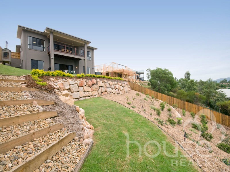 106 Gibson Cresecent, Bellbowrie QLD 4070