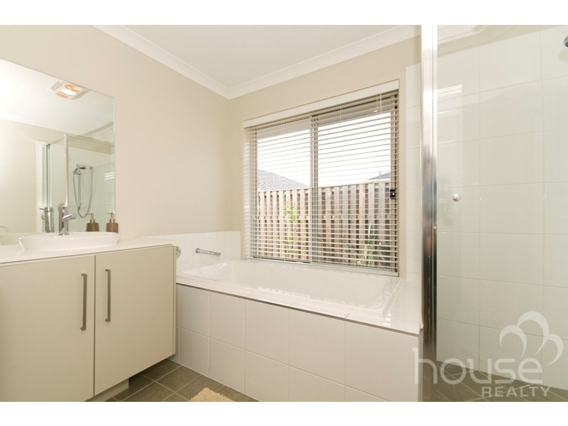 207 Alawoona Street, Redbank Plains QLD 4301