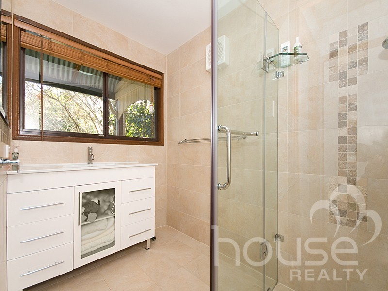 156 College Road, Karana Downs QLD 4306