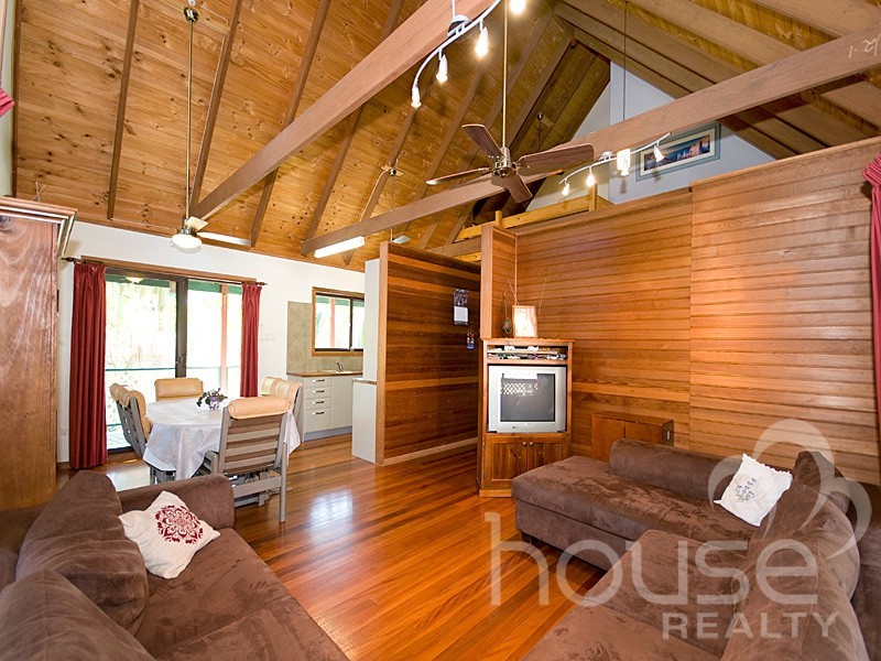 156 College Road, Karana Downs QLD 4306