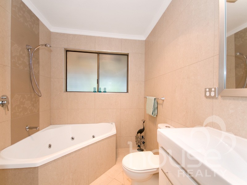 14 Omaru Grove, Karana Downs QLD 4306