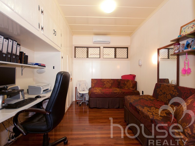 39 McGrath Lane, Booval QLD 4304