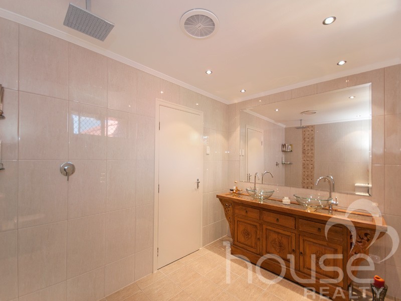 39 McGrath Lane, Booval QLD 4304