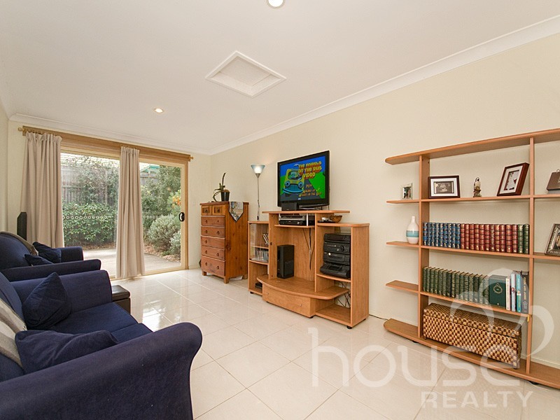 1 Cornuta Close, Bellbowrie QLD 4070