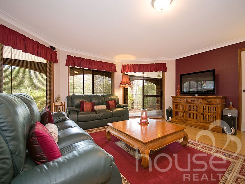 16 Emungerie Grove, Karana Downs QLD 4306