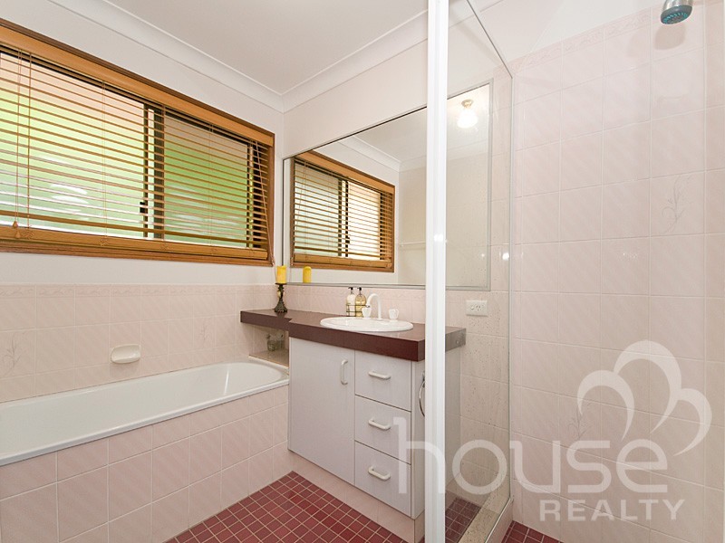 16 Emungerie Grove, Karana Downs QLD 4306