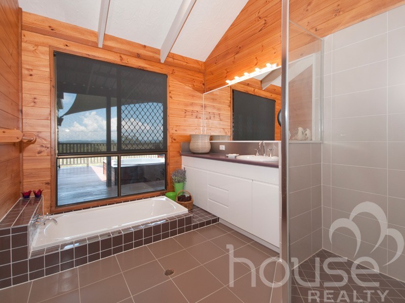 228 Blackwall Road, Chuwar QLD 4306
