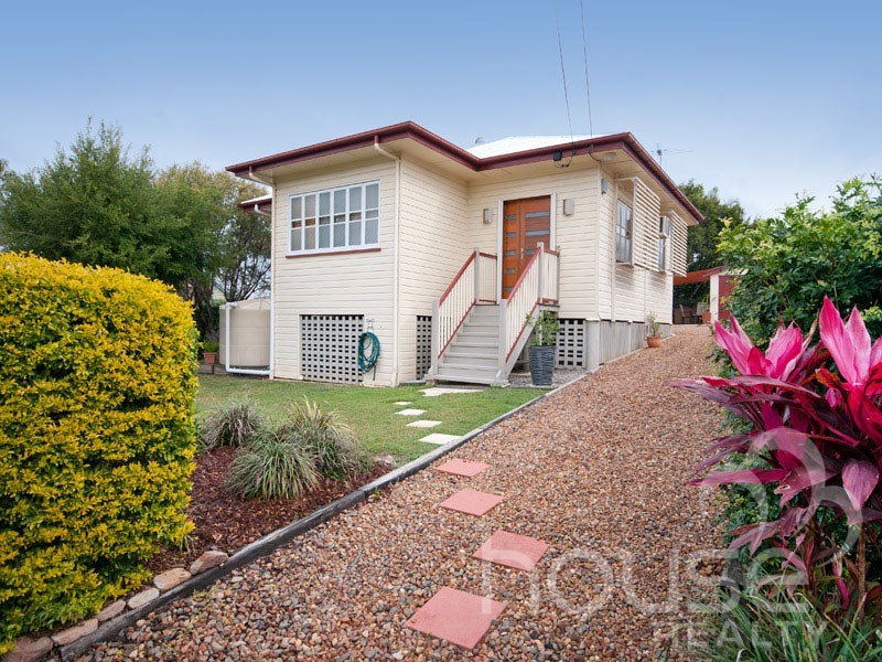 9 Roberts Street, North Ipswich QLD 4305