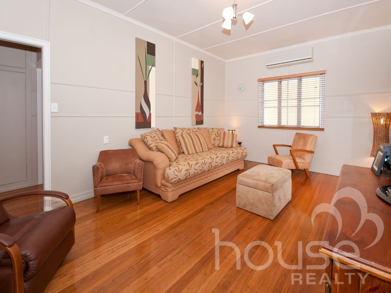 9 Roberts Street, North Ipswich QLD 4305