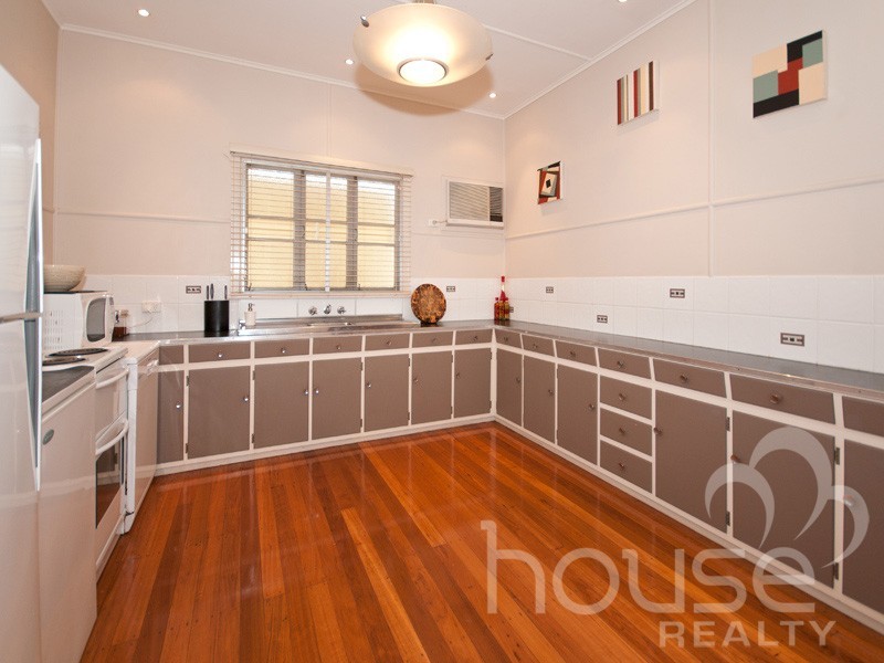 9 Roberts Street, North Ipswich QLD 4305