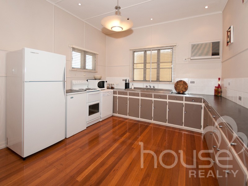 9 Roberts Street, North Ipswich QLD 4305