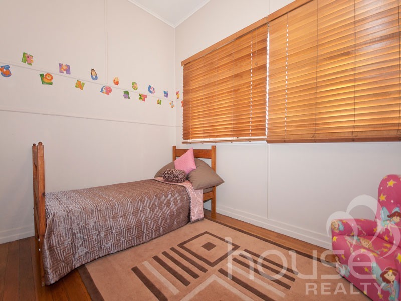 9 Roberts Street, North Ipswich QLD 4305