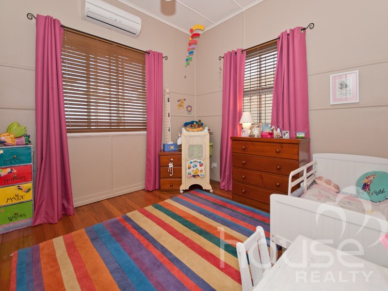 9 Roberts Street, North Ipswich QLD 4305