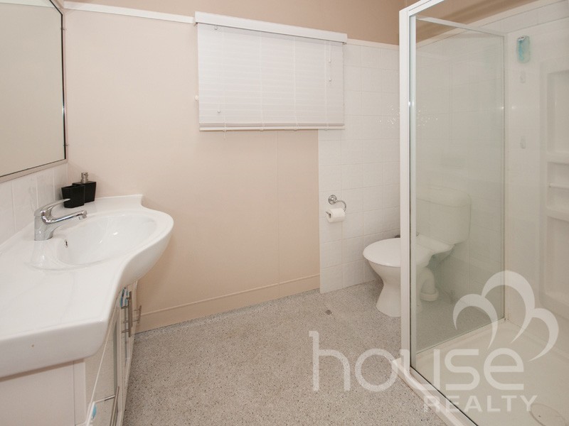 9 Roberts Street, North Ipswich QLD 4305