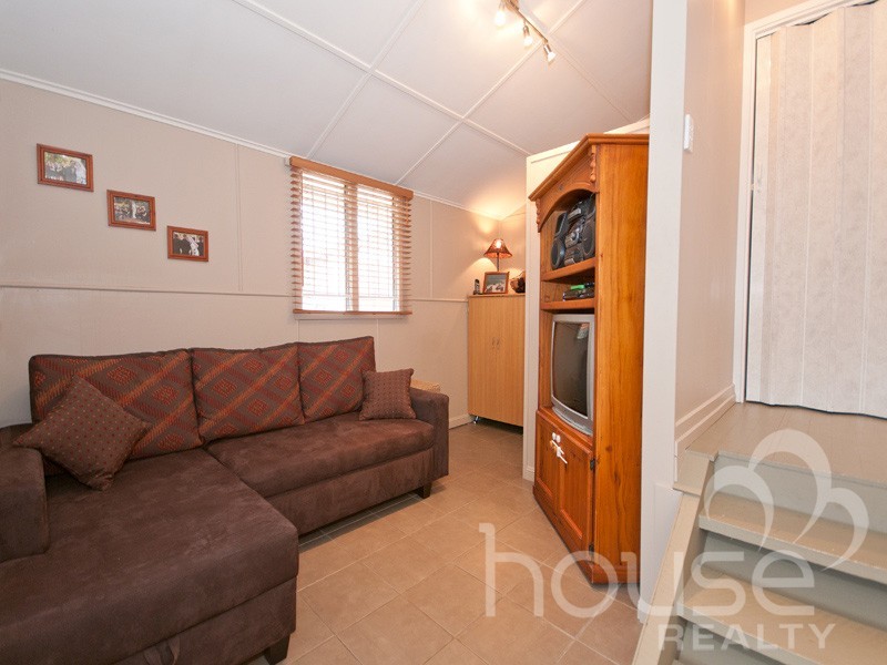 9 Roberts Street, North Ipswich QLD 4305