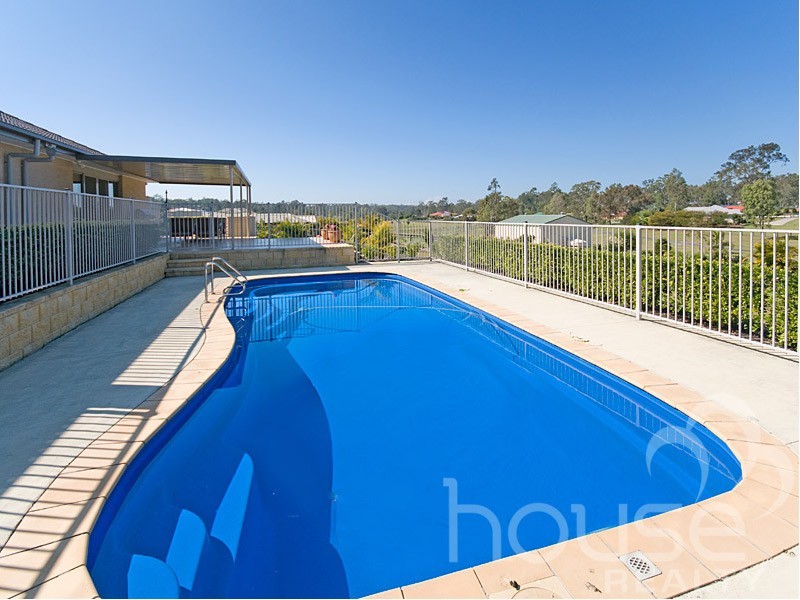 5 President Circle, Karalee QLD 4306