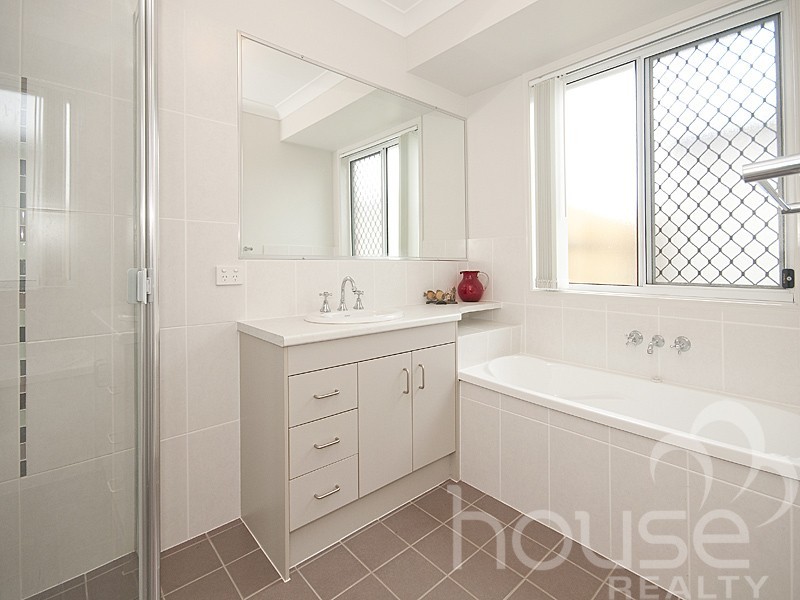 12 Shamrock Court, Chuwar QLD 4306