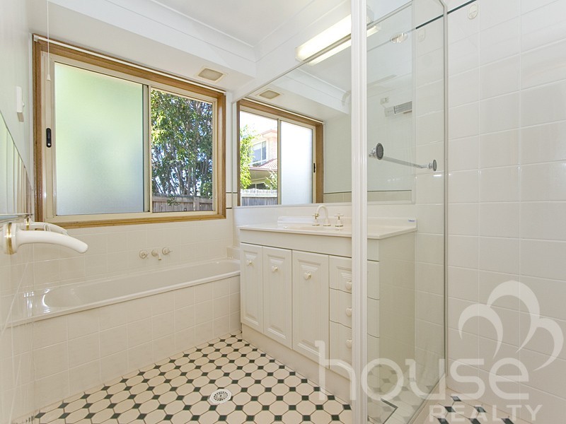 24 Crestwood Place, Moggill QLD 4070