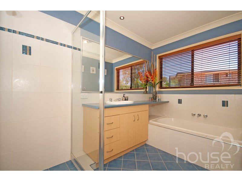 62 Gibson Crescent, Bellbowrie QLD 4070