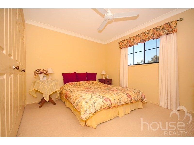 62 Gibson Crescent, Bellbowrie QLD 4070