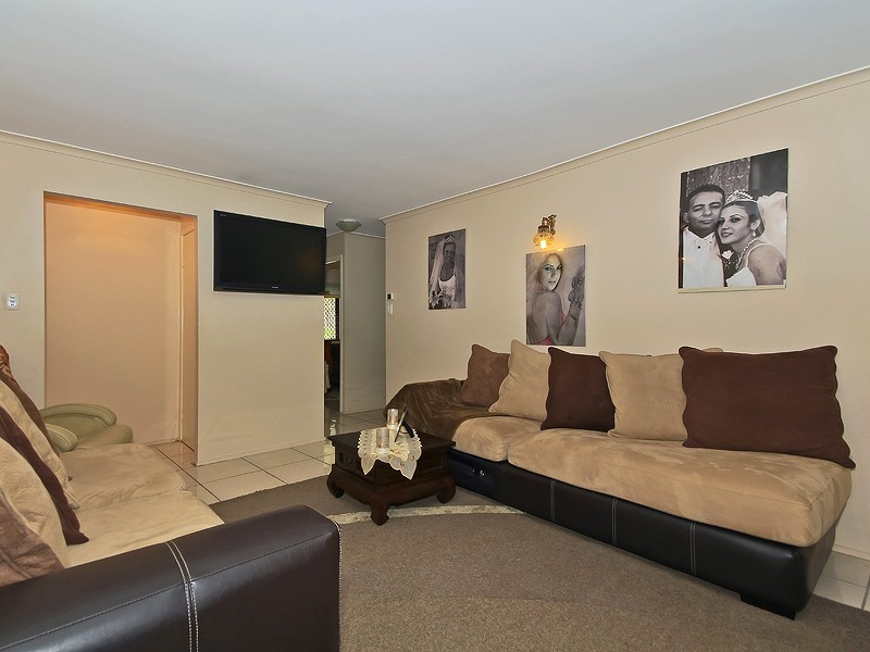 2 Merimbah Close, Karana Downs QLD 4306