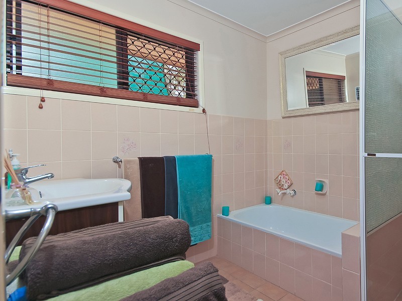 2 Merimbah Close, Karana Downs QLD 4306