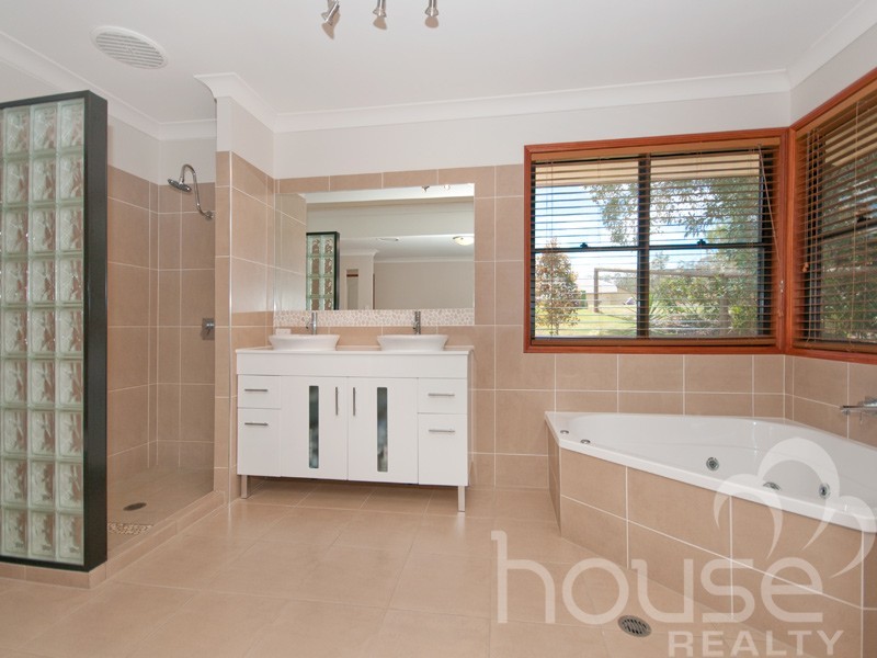 25 Lintrose Terrace, Karalee QLD 4306