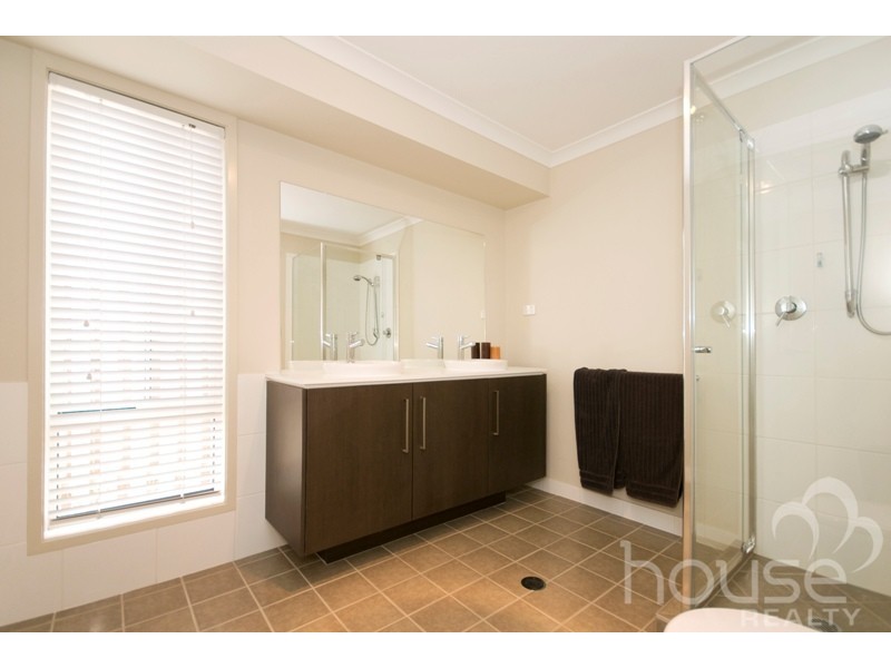 207 Alawoona Street, Redbank Plains QLD 4301