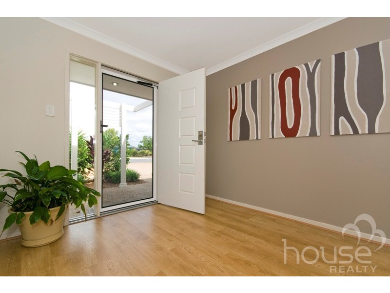 207 Alawoona Street, Redbank Plains QLD 4301