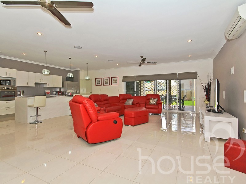 15 Stacey Close, Moggill QLD 4070