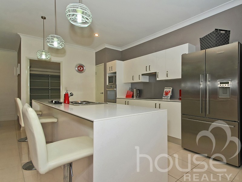 15 Stacey Close, Moggill QLD 4070
