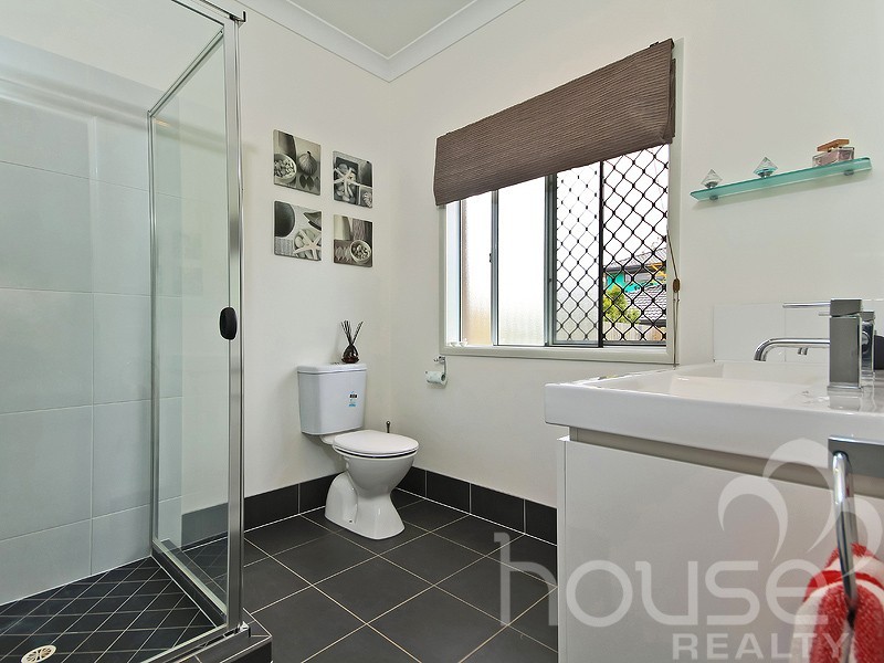15 Stacey Close, Moggill QLD 4070