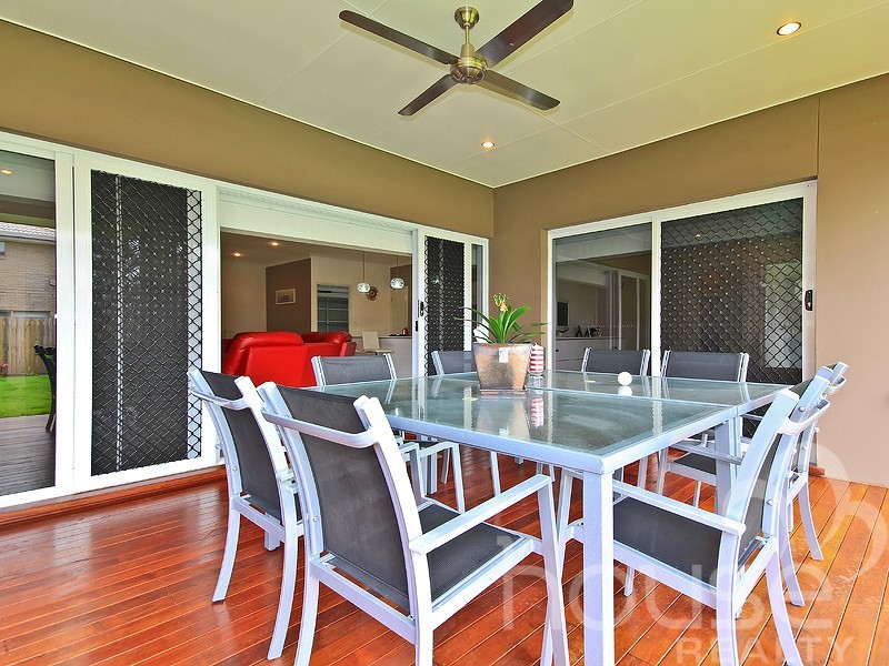 15 Stacey Close, Moggill QLD 4070